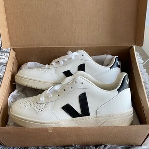 BRAND NEW VEJA SNEAKERS